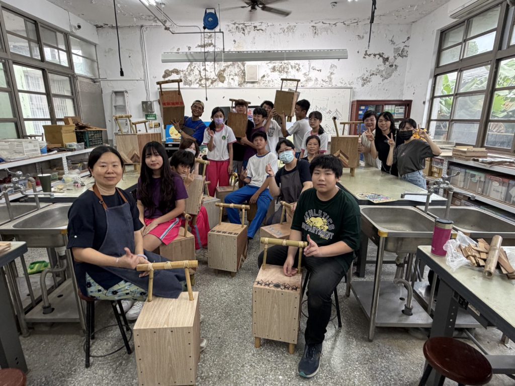 堊地木箱鼓椅（作品照 1）