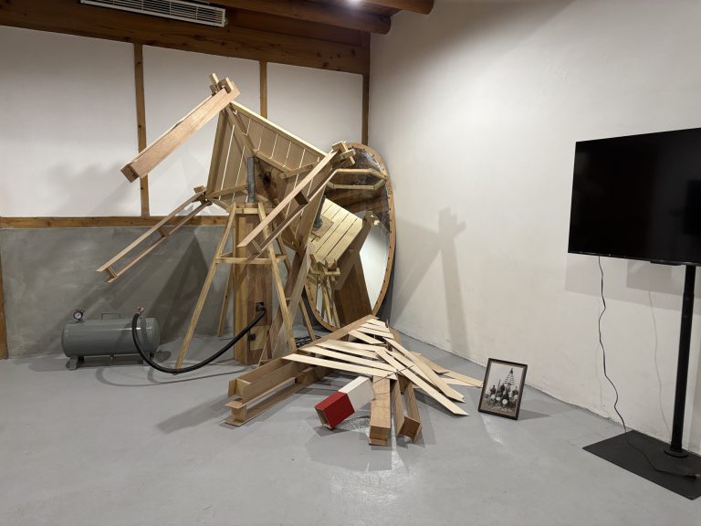 這種光誕生於前一種光的內部（作品照 2）